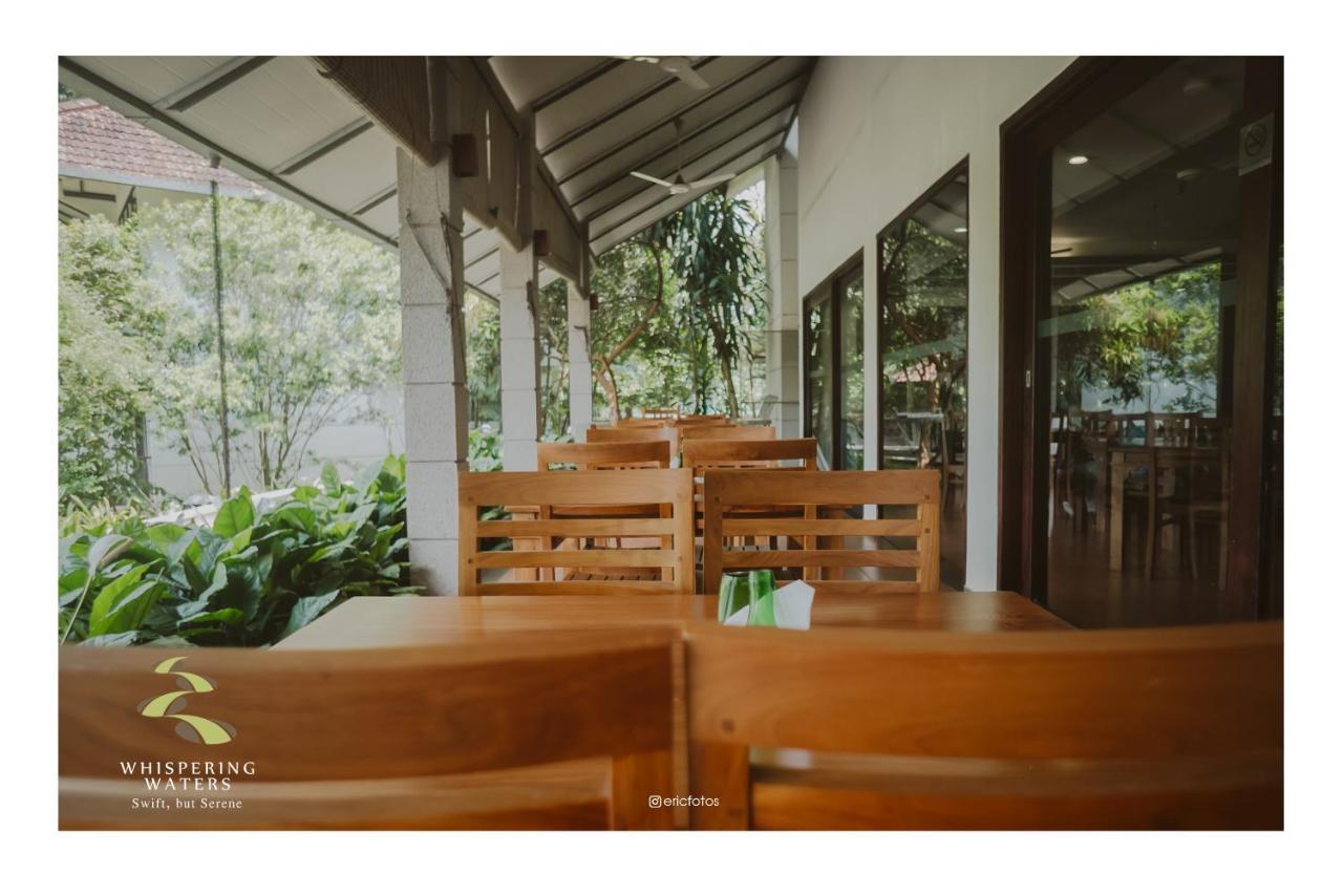 Hotel Whispering Waters à Malayāttūr Extérieur photo