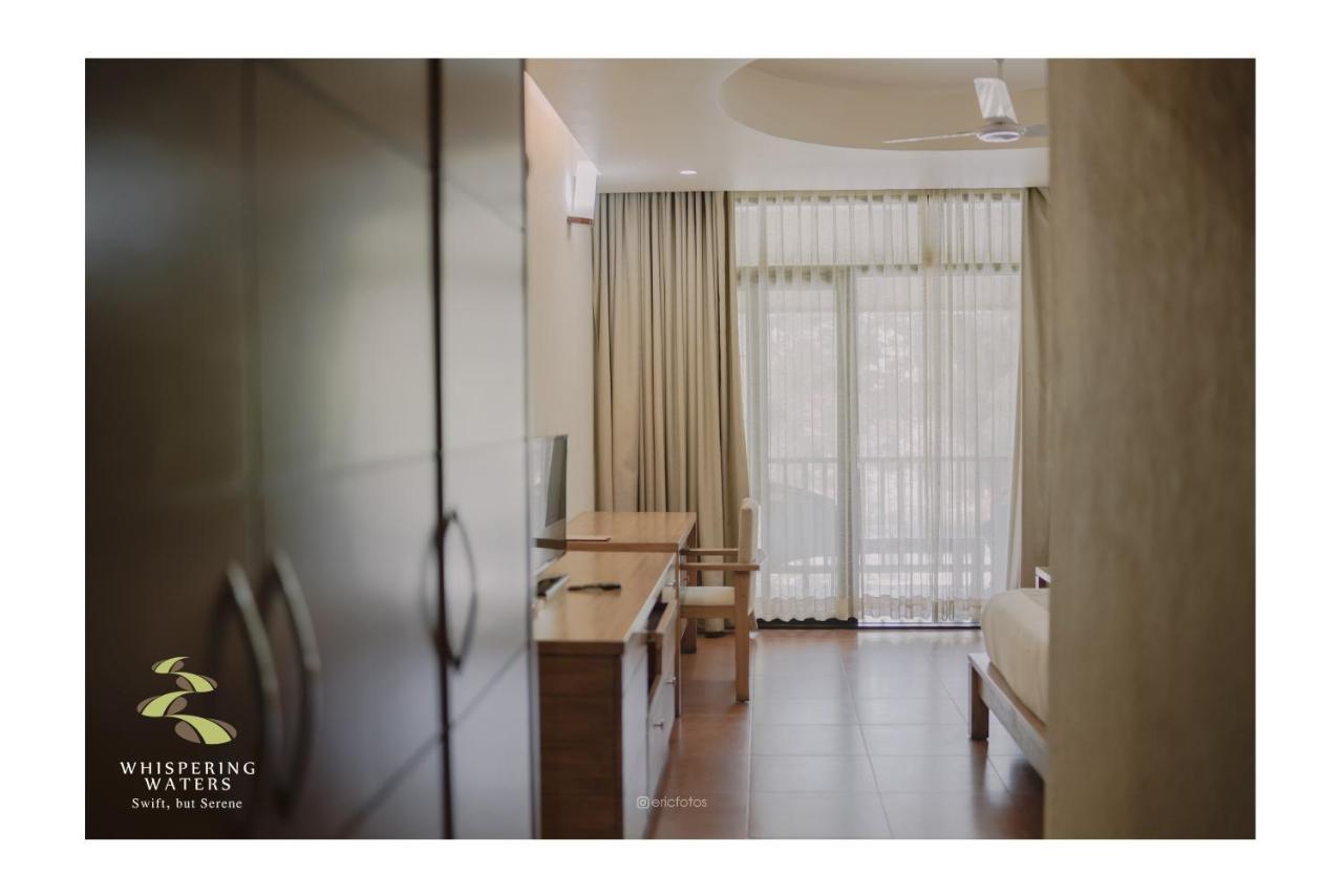 Hotel Whispering Waters à Malayāttūr Extérieur photo