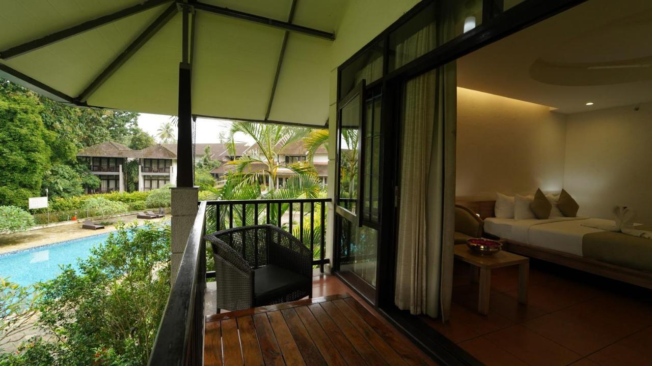 Hotel Whispering Waters à Malayāttūr Extérieur photo