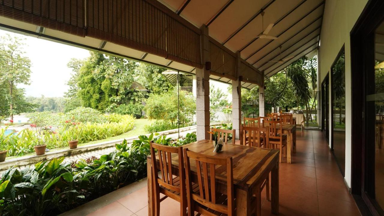 Hotel Whispering Waters à Malayāttūr Extérieur photo