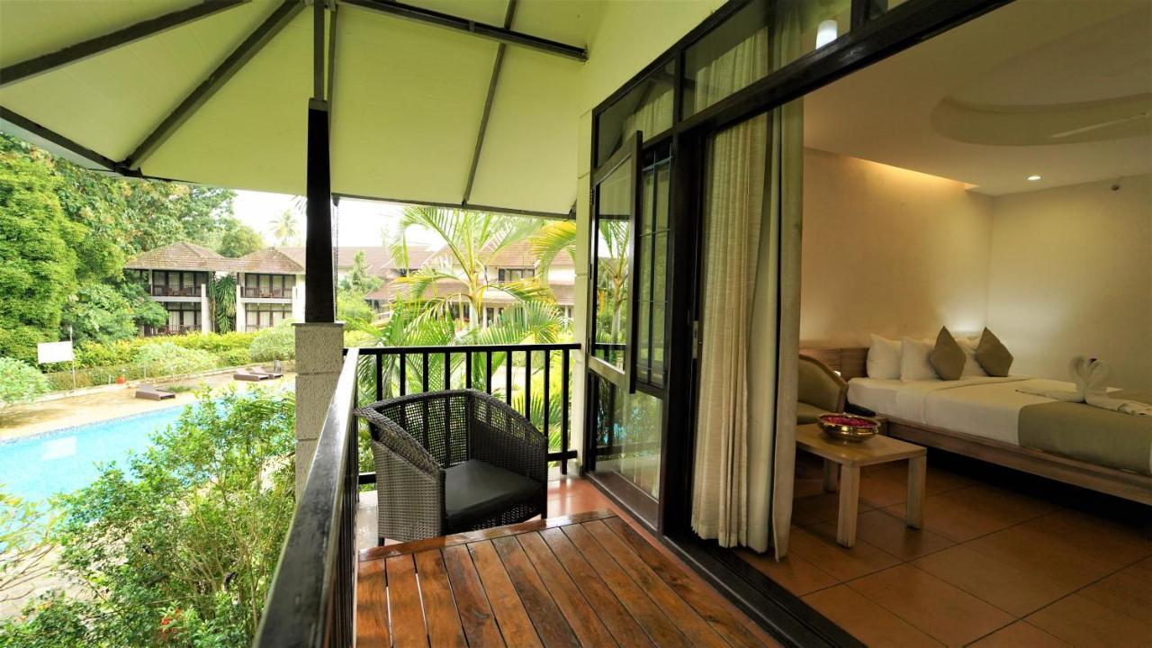 Hotel Whispering Waters à Malayāttūr Extérieur photo
