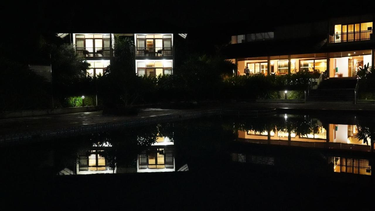 Hotel Whispering Waters à Malayāttūr Extérieur photo